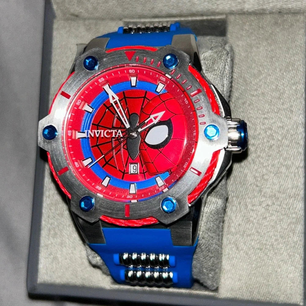 Marvel Spiderman Limited Edition Invicta Watch - Picture 5 of 11
